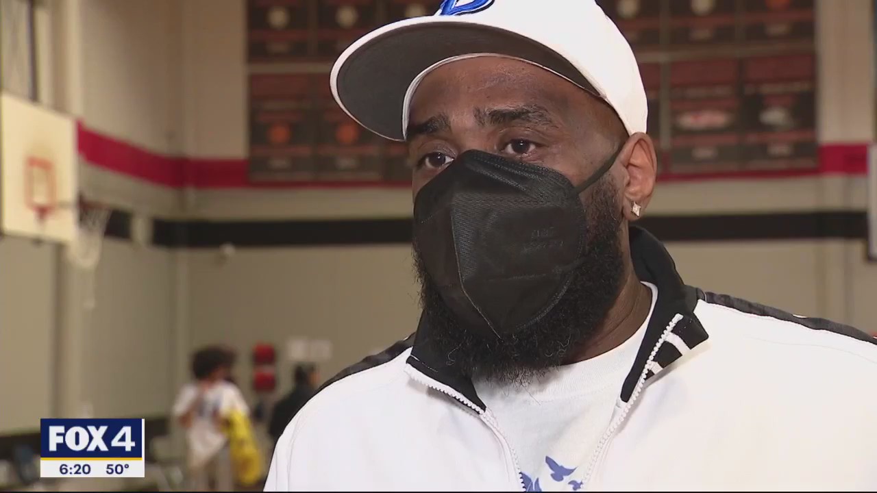 Teams show support for Plano basketball coach battling cancer