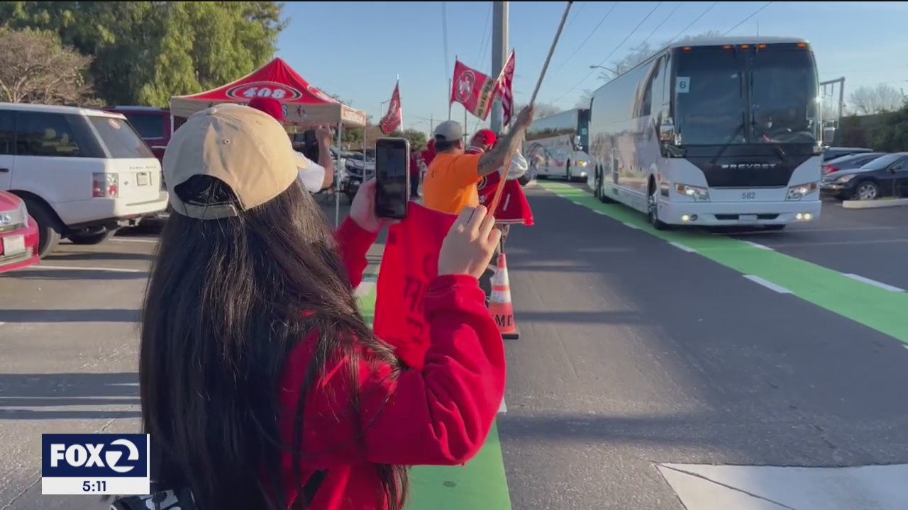 San Francisco 49ers depart for Wisconsin