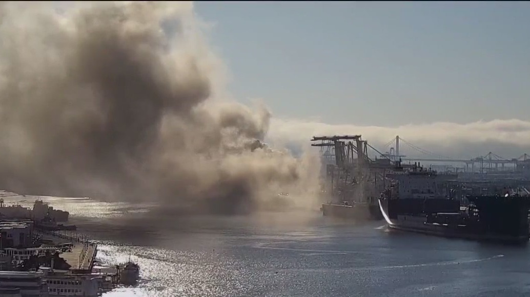 Debris pile catches fire at Oakland recycling plant