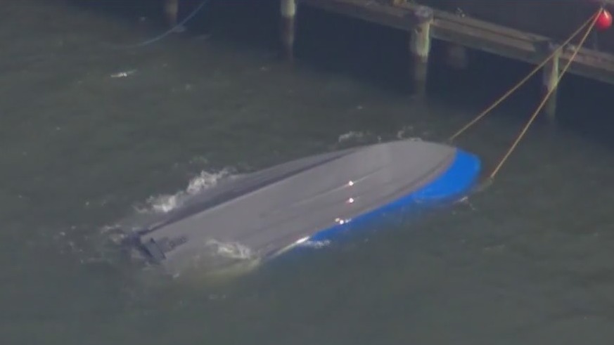 2 dead after boat capsizes