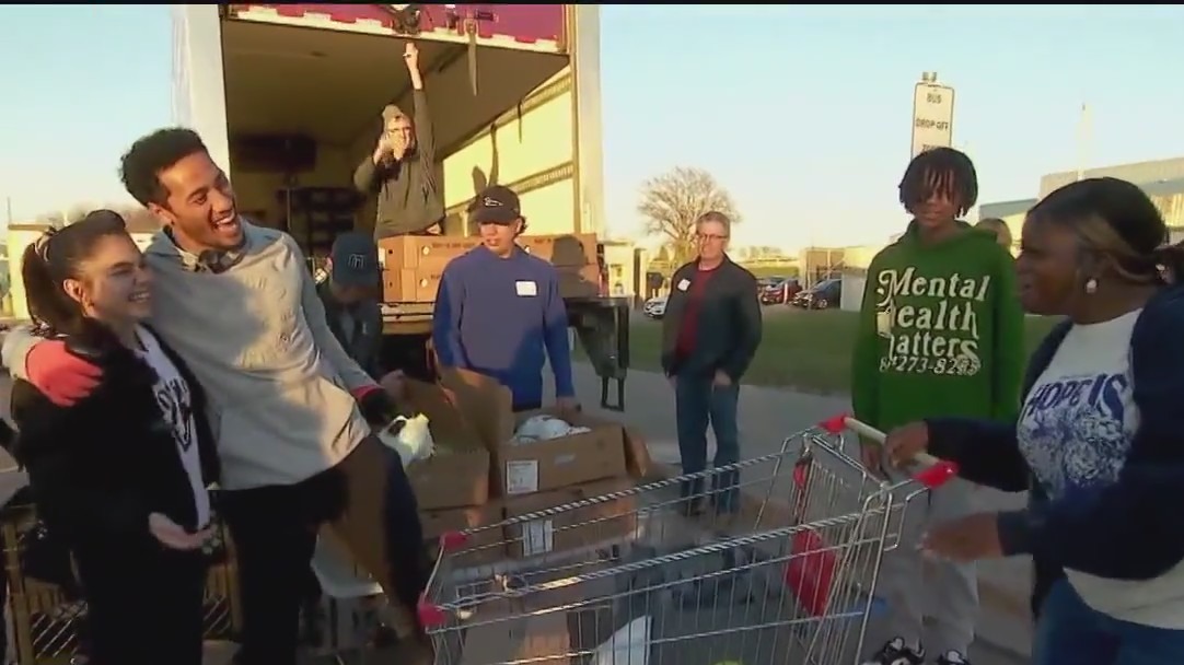Open Door Pantry, Vikings partner at event