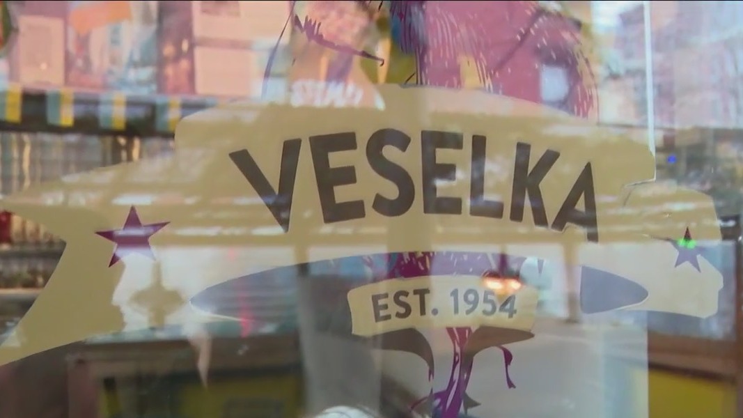 Veselka will resume 24-hour service