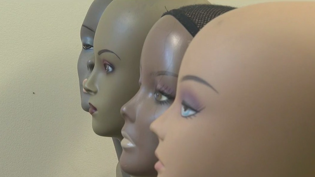 Thieves snatch $10K worth of weaves, wigs