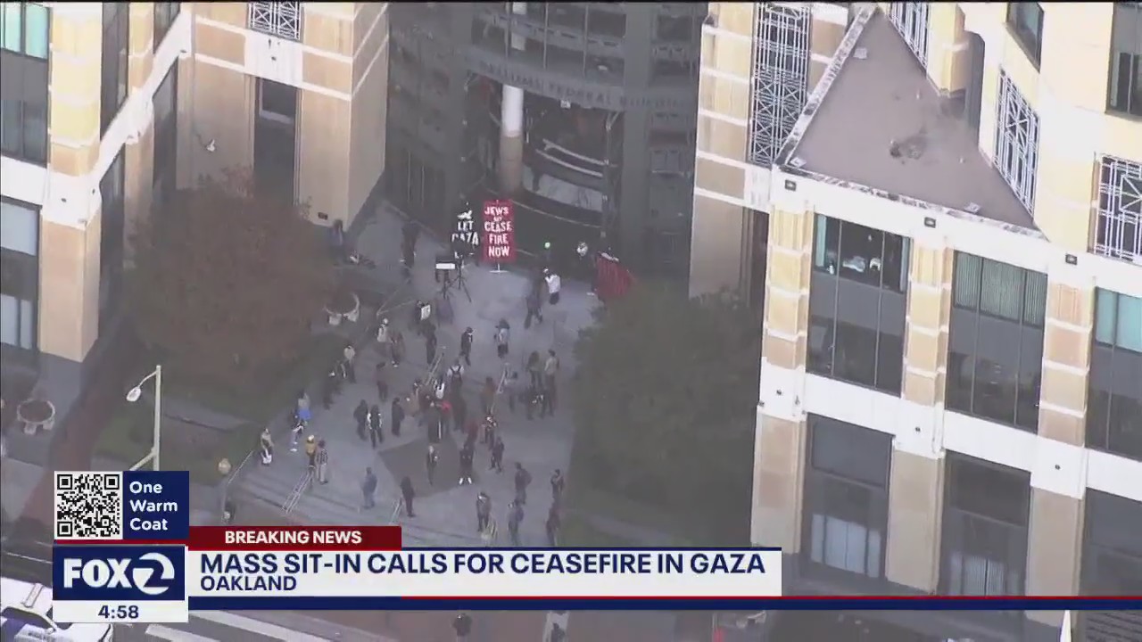Protesters occupy Oakland federal building