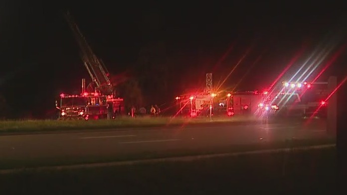 Massive building fire shuts down busy road in Orlando