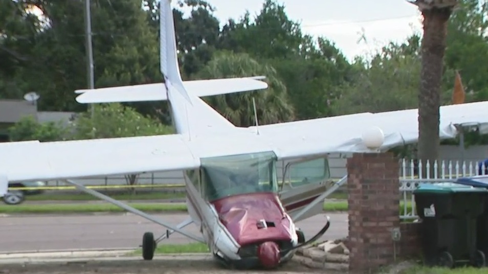 'I was shaking!': Witness describes moment plane crashed on Orlando road