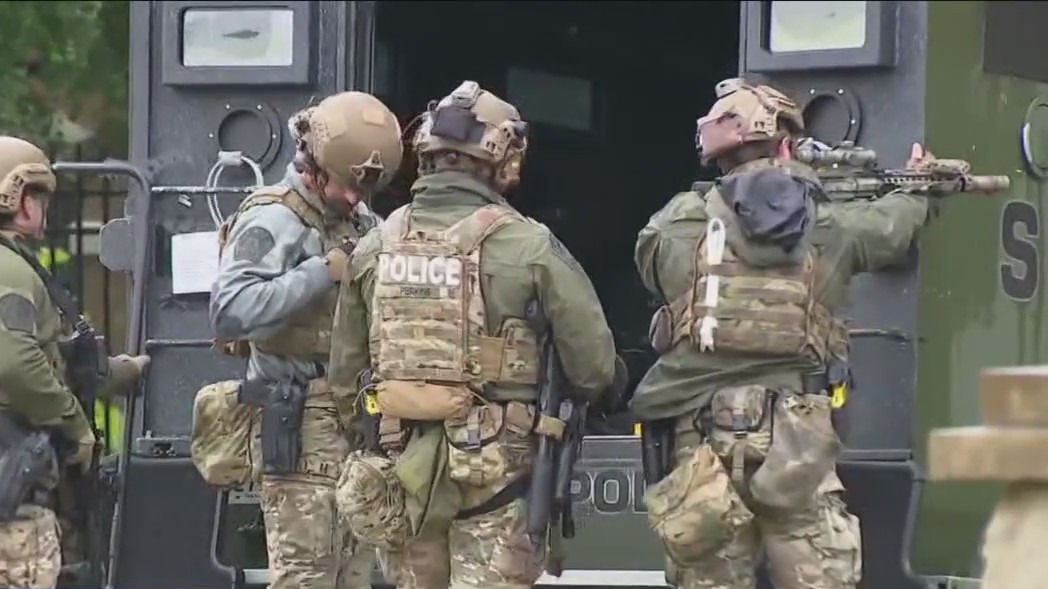 Austin police on scene of a SWAT situation in Southeast Austin