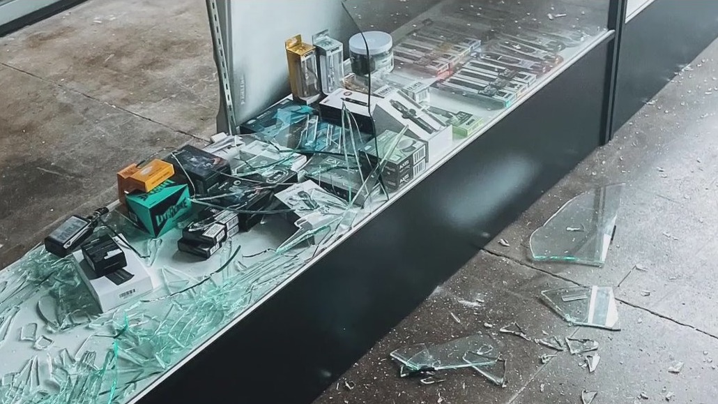 Looters take advantage after Hurricane Ian