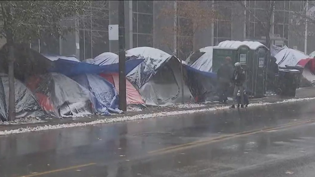 Migrants in Chicago: State funds hotel stays for hundreds of asylum seekers amid unprecedented influx