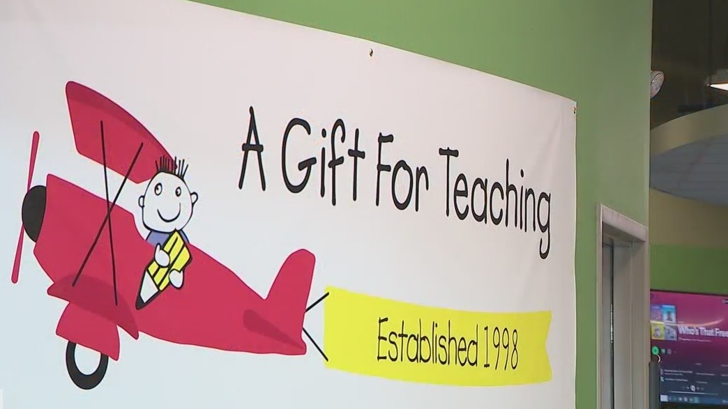 Florida teachers get help from non-profit providing free supplies ahead of school year