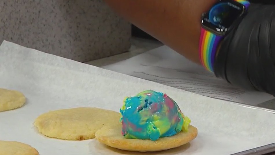 Good Cakes and Bakes prepares delicious lemon ice cream sandwiches