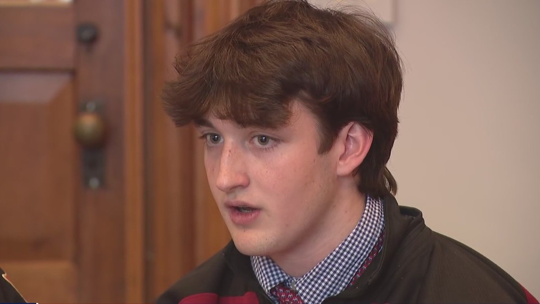 St. Ignatius holds mass in honor of hockey players injured in crash