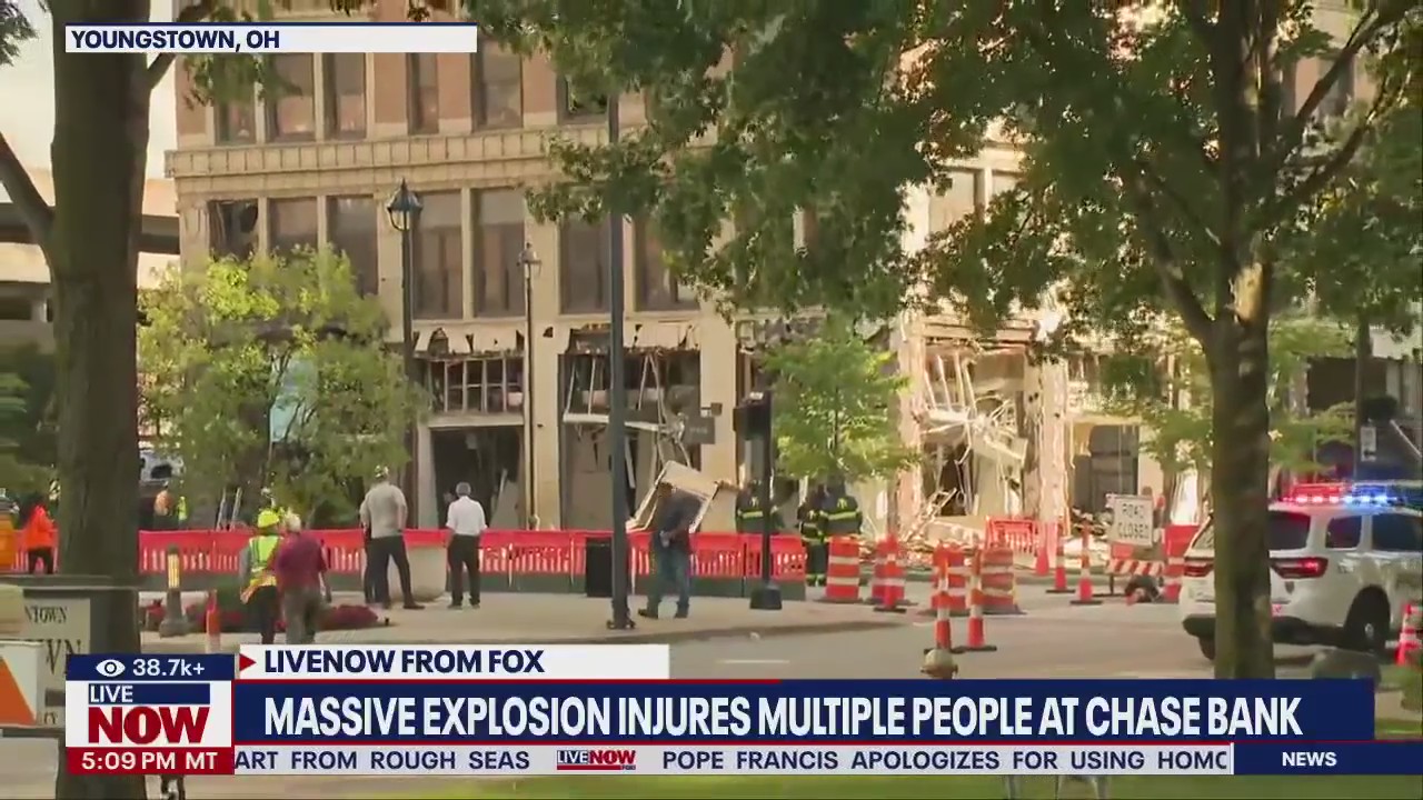 Chase Bank building explodes in Youngstown, OH