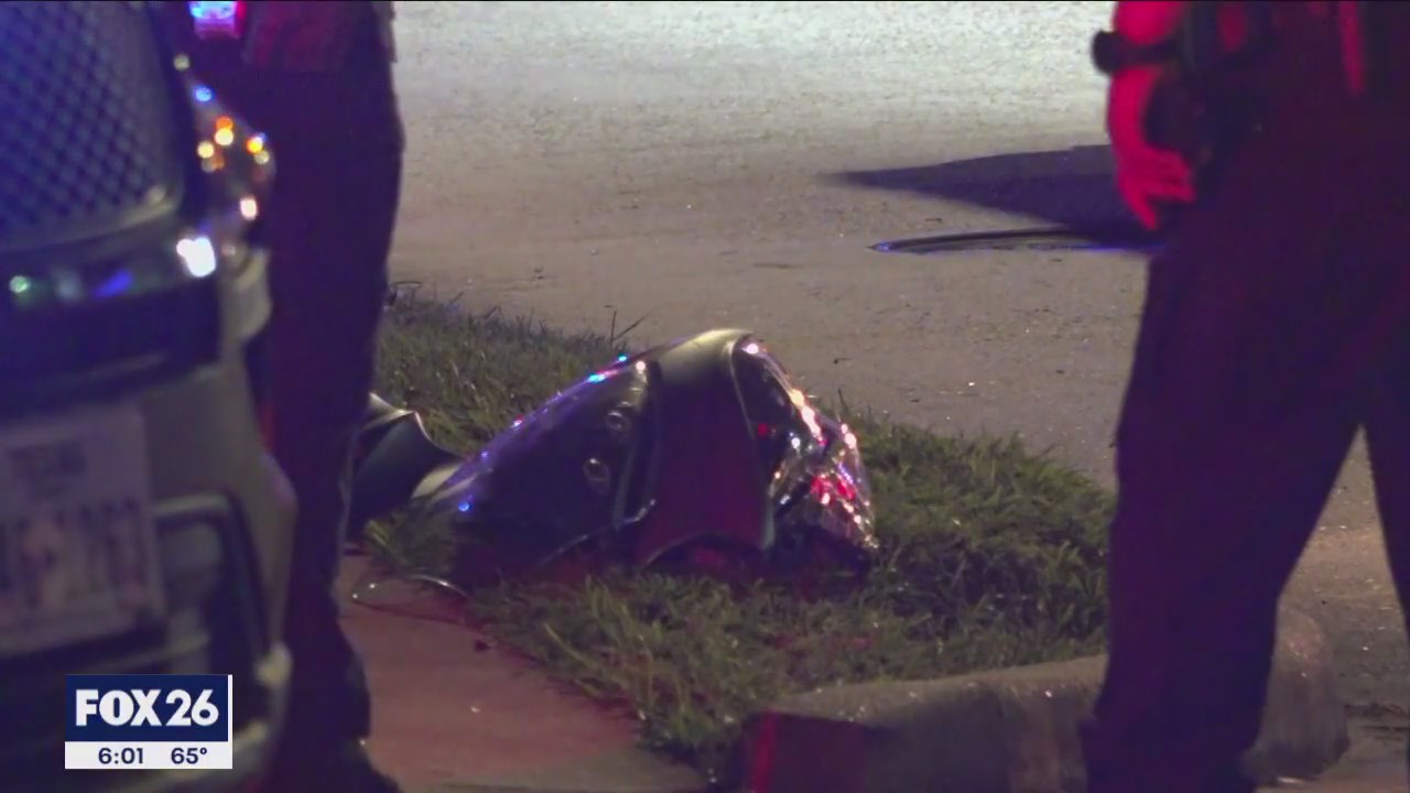 Motorcyclist fatally crashes into telephone pole