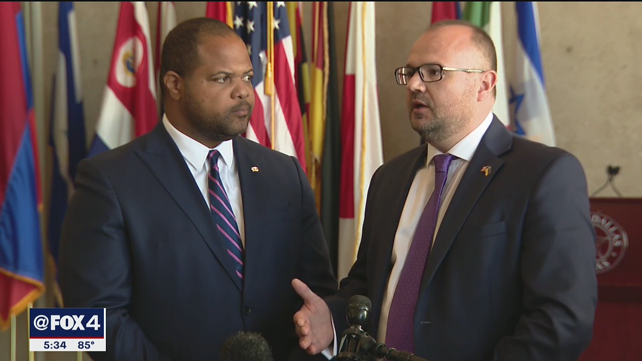 Dallas mayor meets with Ukrainian consul general to offer support to refugees