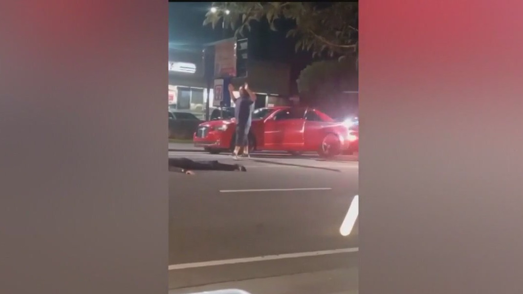 Police chase suspect switches cars