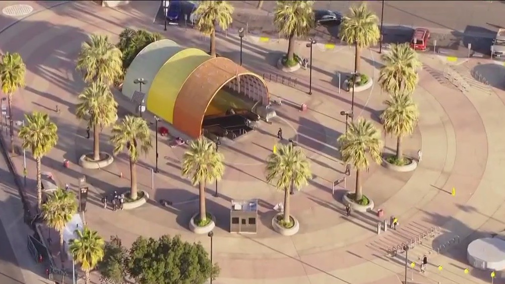Man detained following reported stabbings on Metro Red Line in North Hollywood
