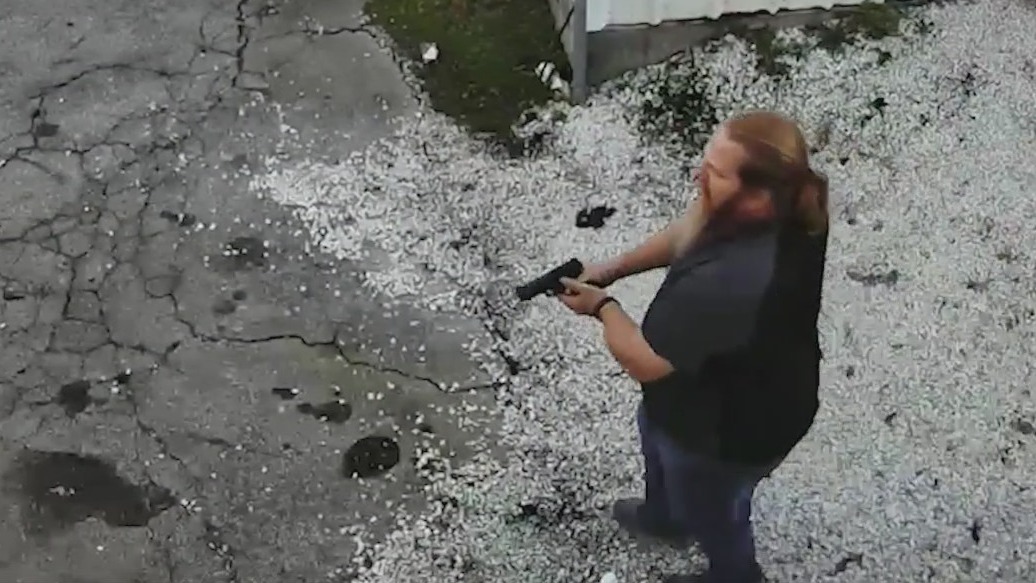 Army veteran stops armed police chase suspect at food bank