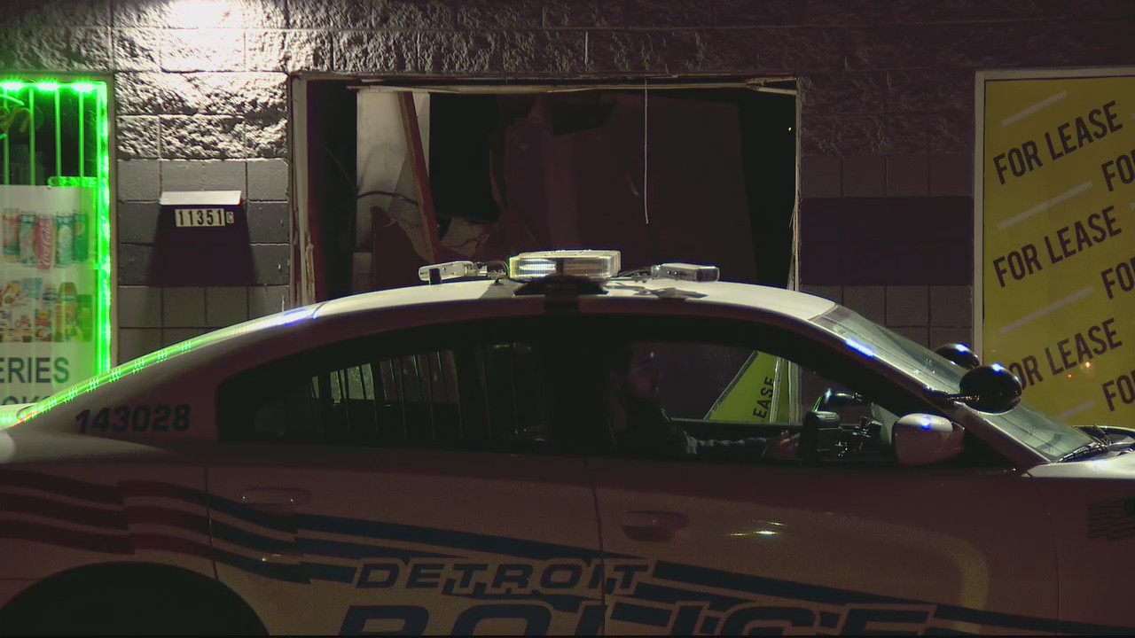 Thieves break into two store fronts in smash and grab attempts on Detroit's east side