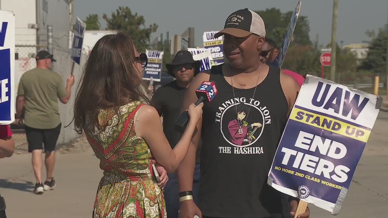 UAW strike enters third week as workers remain resolute in Center Line