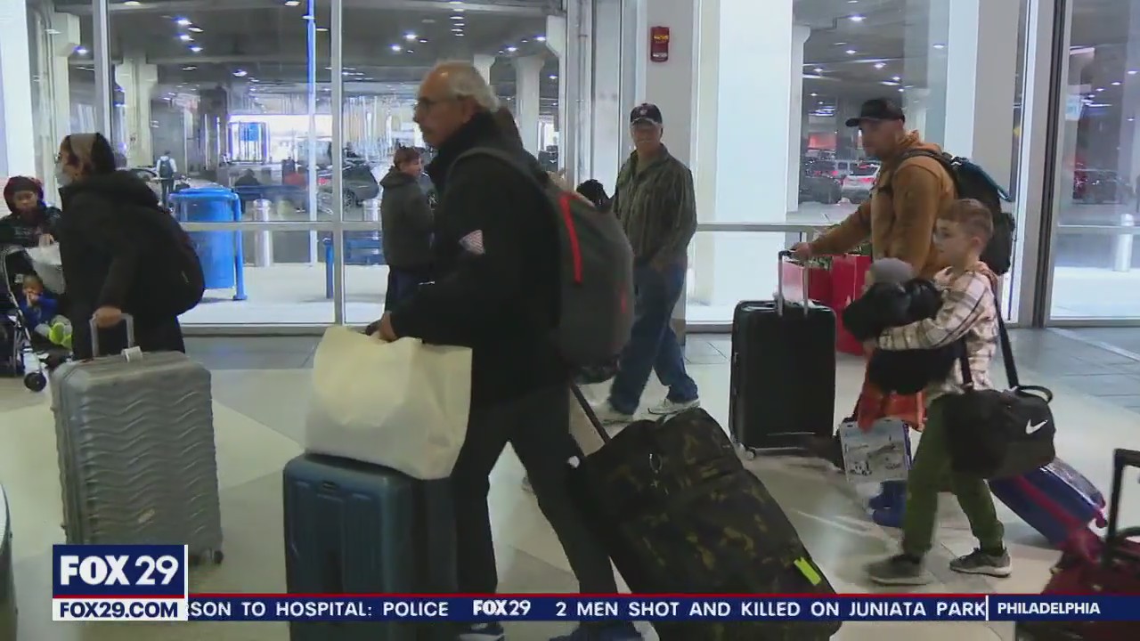 PHL Airport busy as folks return home from Thanksgiving holiday