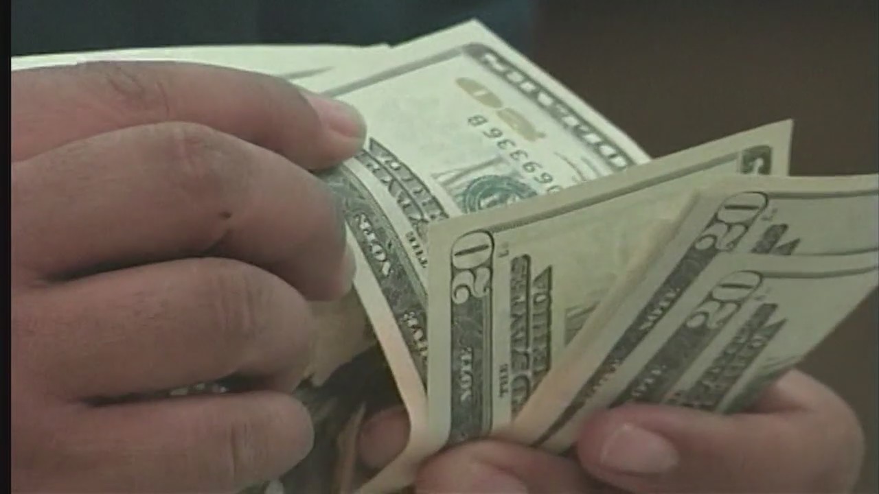 FBI seeks victims in investment scam; 2 charged with wire fraud in Illinois
