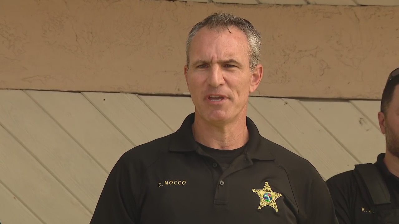 Pasco County sheriff on barricaded man in Holiday