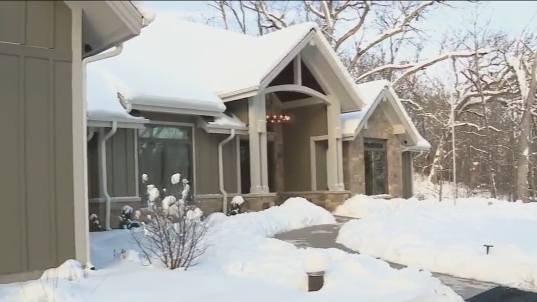 Veteran gifted new high-tech home by The Gary Sinise Foundation