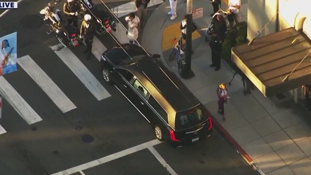 Motorcade in San Francisco arrives for Dianne Feinstein service