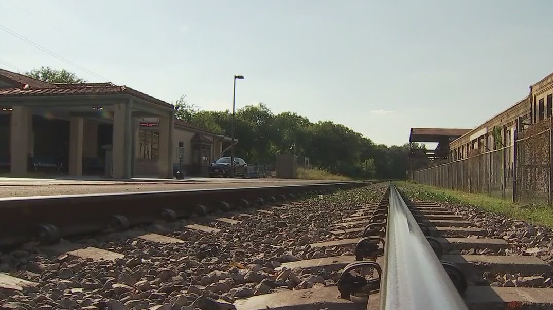 Amtrak to suspend all long-distance routes ahead of strike deadline