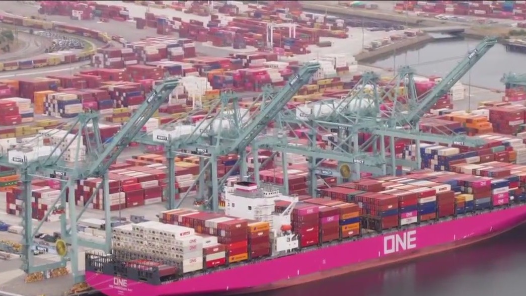 White House urged to intervene in port labor dispute