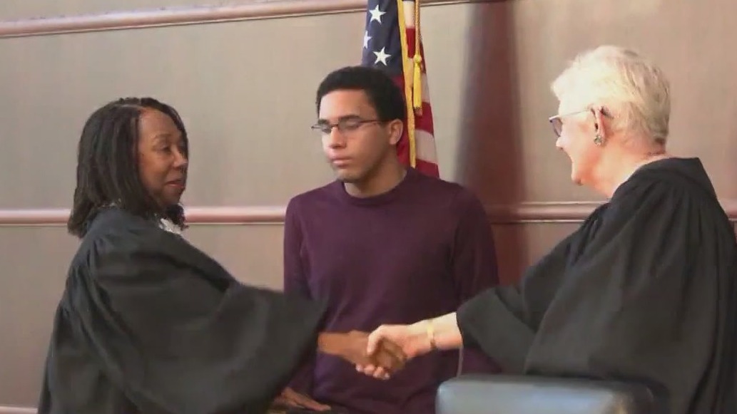 Cunningham sworn-in as Illinois Supreme Court justice