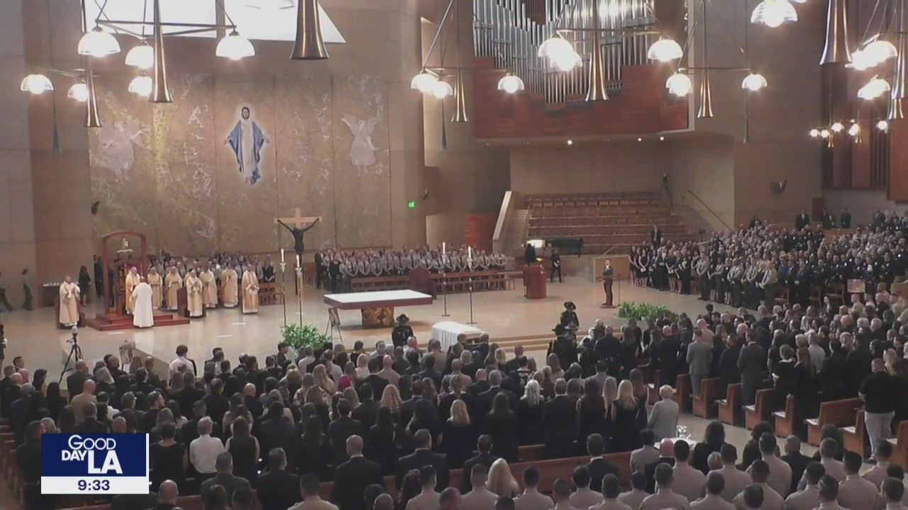 Funeral held for slain deputy