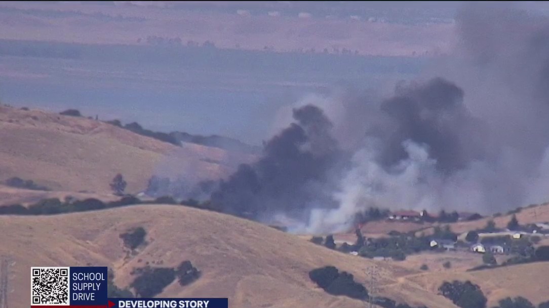 Vegetation fire threatens homes near community of Briones