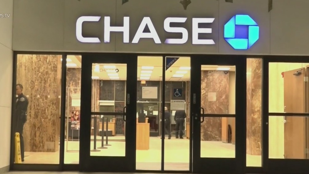 Man arrested for allegedly breaking into, vandalizing Arcadia bank
