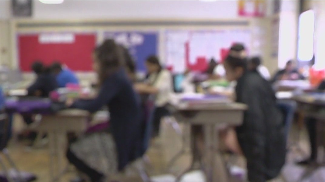Deadline approaching for Chicago parents to apply for 2023 school year