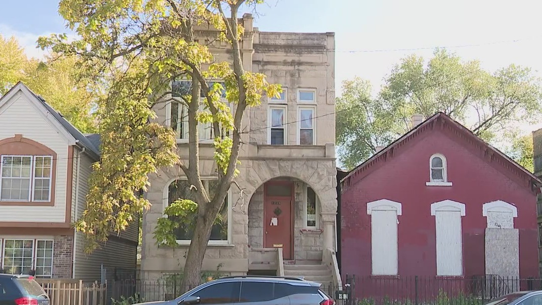 Close call: 2 hospitalized for carbon monoxide poisoning in West Side apartment building
