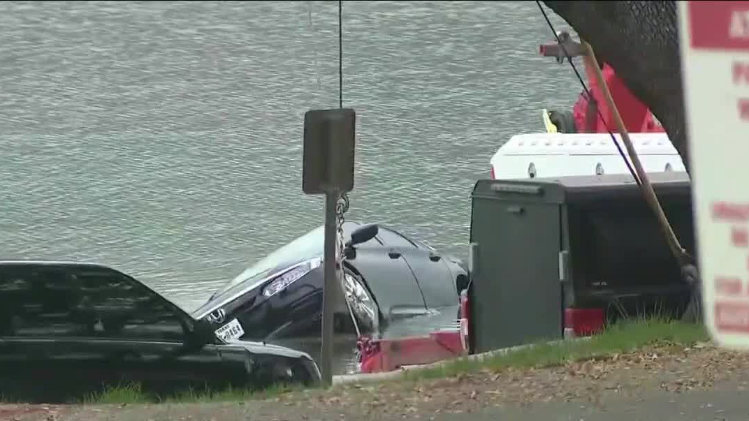 Woman dead after being pulled from Lake Austin