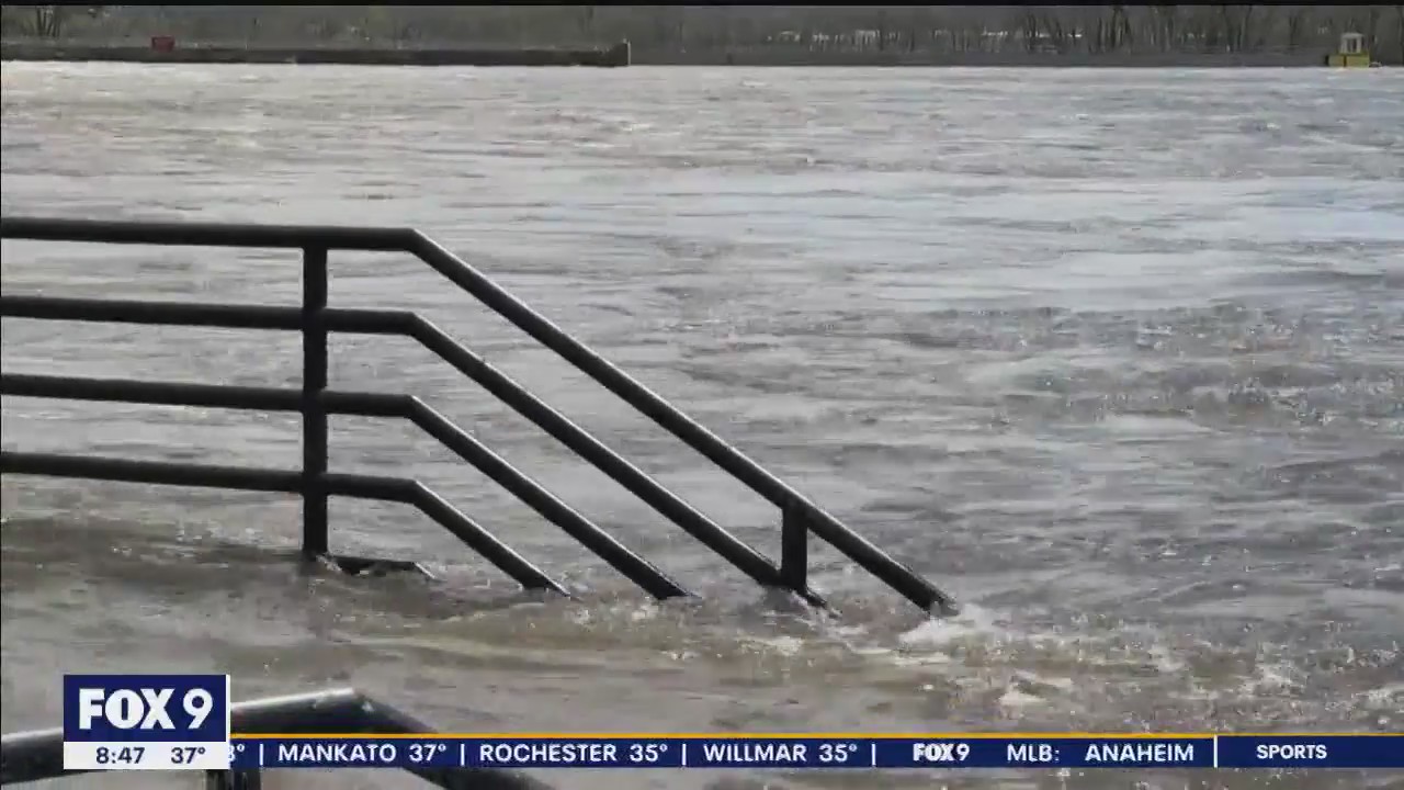 Quad Cities on Iowa-Illinois border preparing for flooding