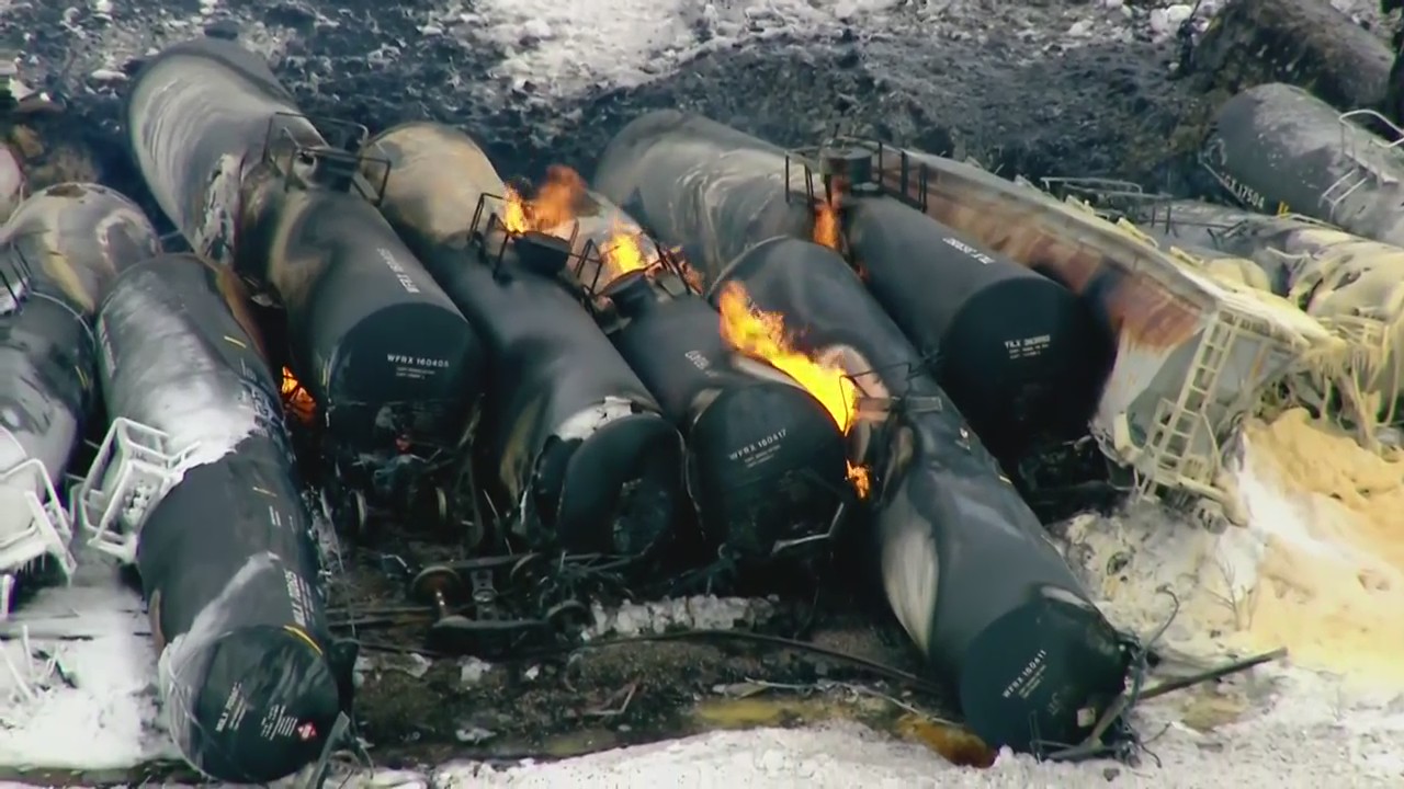 Fiery train derailment in western Minnesota: Close-up of the scene [RAW]