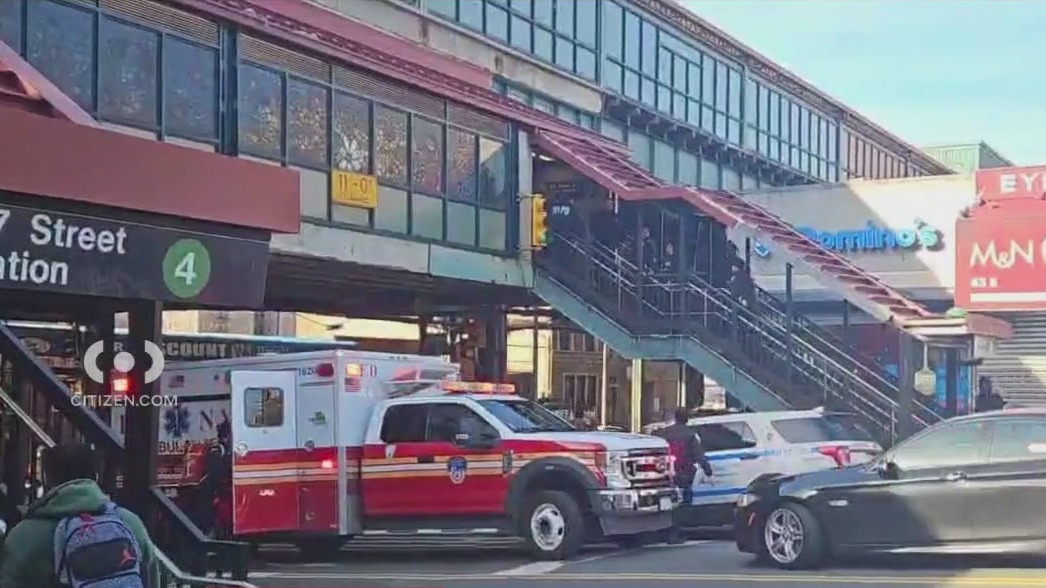 Man stabbed on Bronx subway train