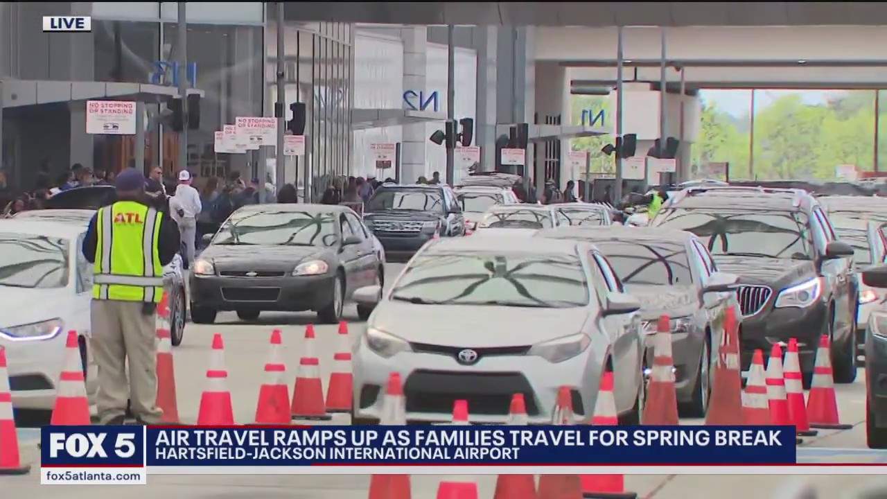 Air travel ramps up as families travel for spring break