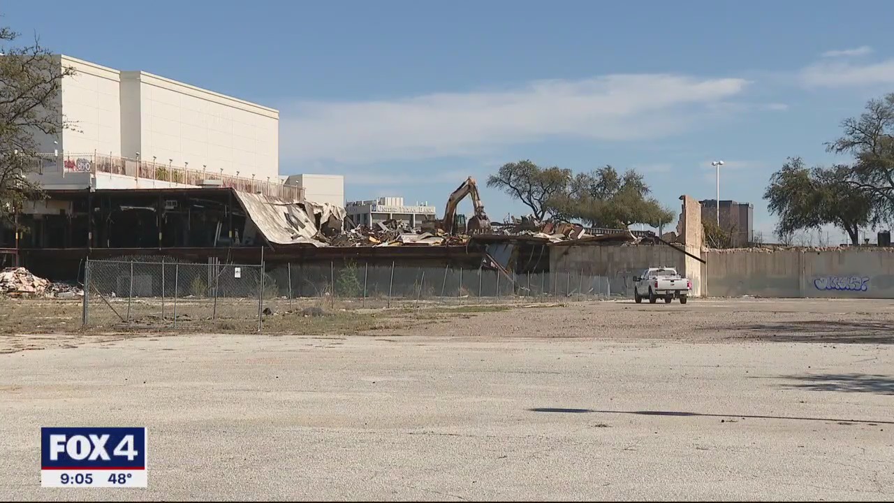 Valley View Center's final demolition underway following criminal activity, fires