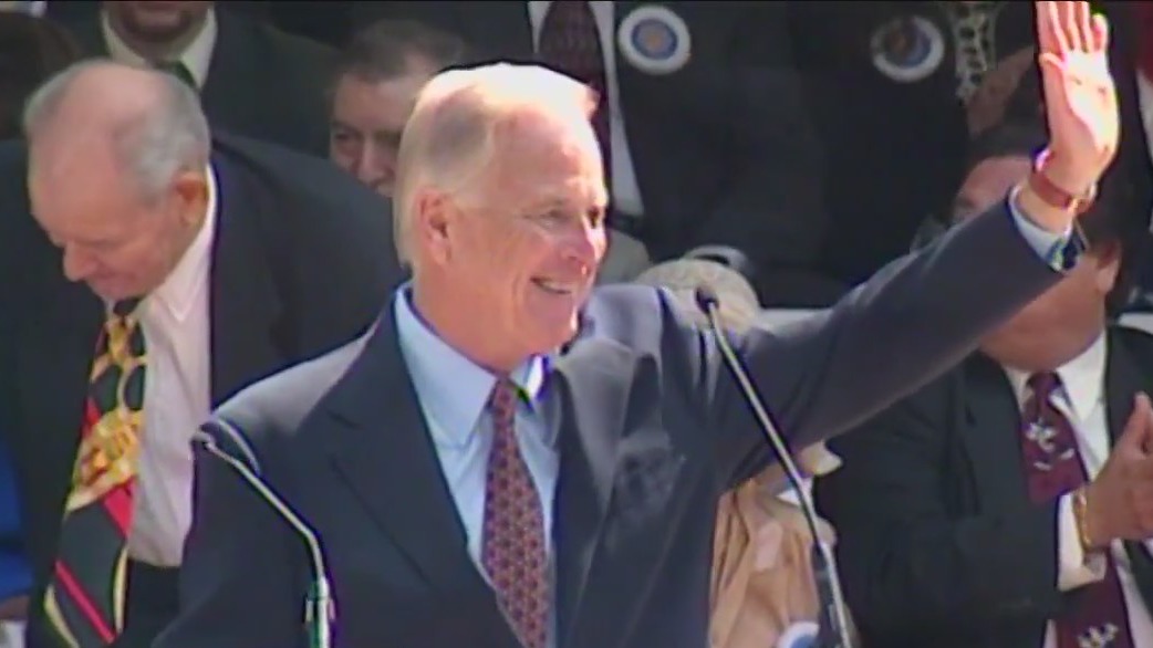 Former LA Mayor Richard Riordan dies, LA Times reports
