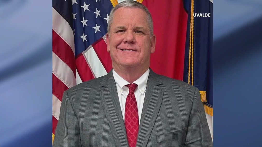 Uvalde mayor resigns, citing medical issue
