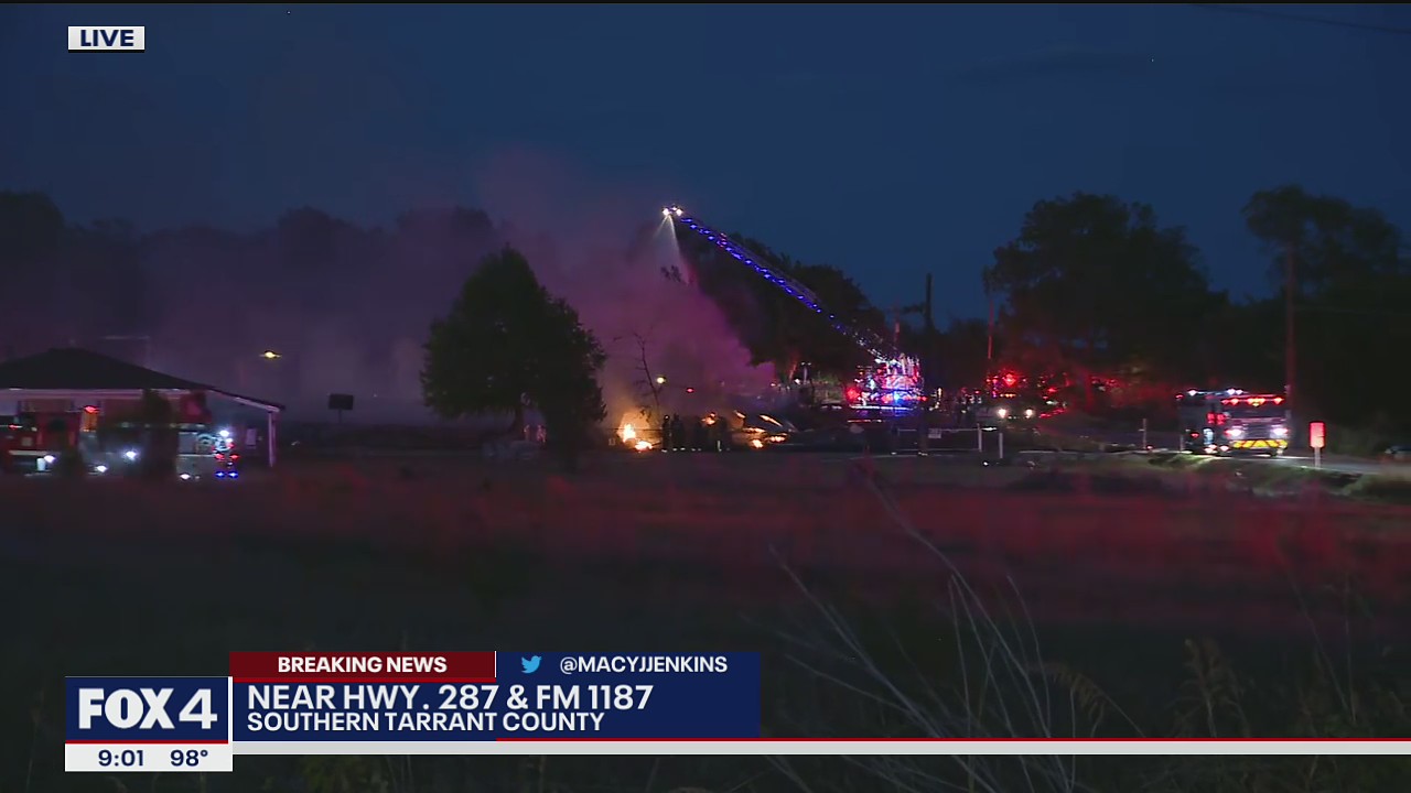 Tarrant County grass fire spreads to 8 nearby buildings