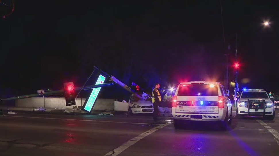Phoenix traffic pole knocked down after crash