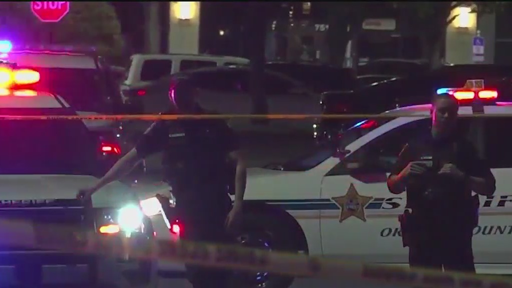 3 teens shot in Orange County parking lot at popular shopping center