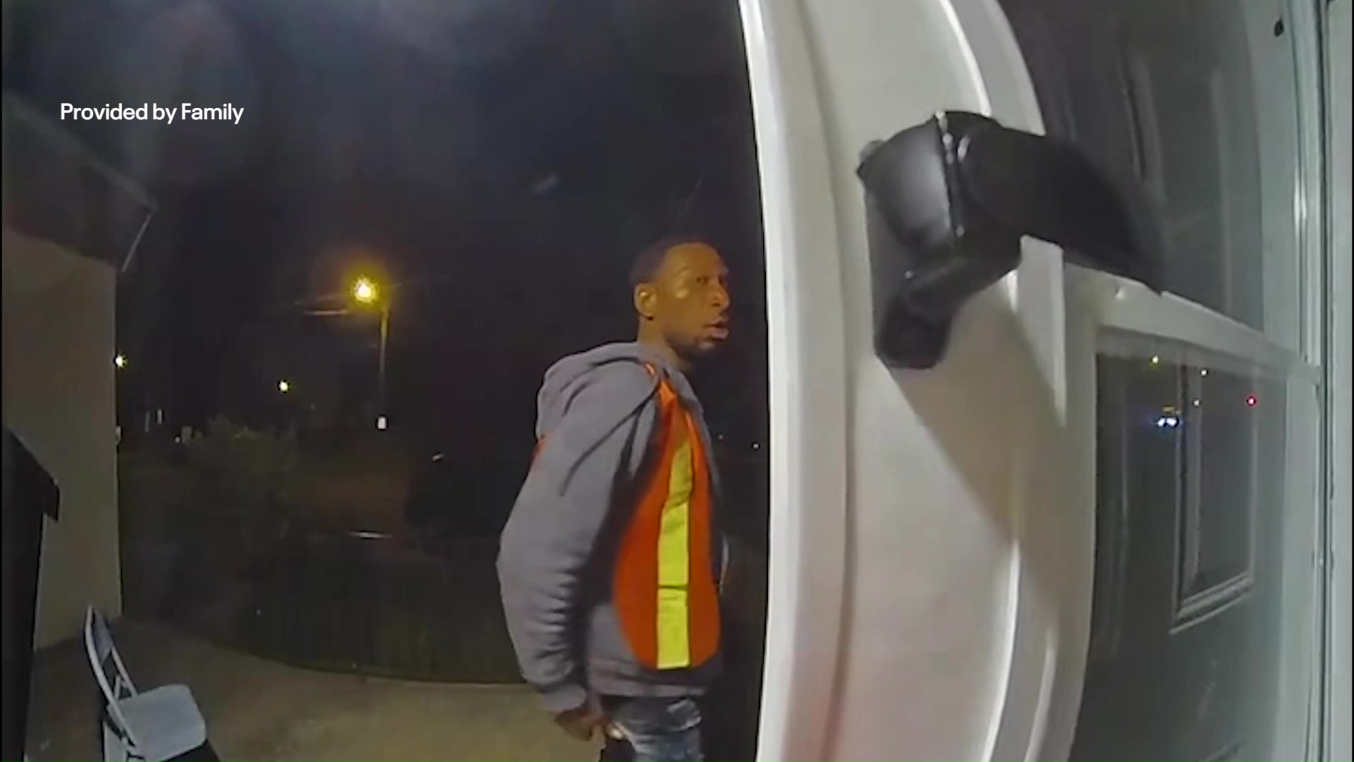 Tow truck driver knocks on door after he was shot in Southwest Philadelphia