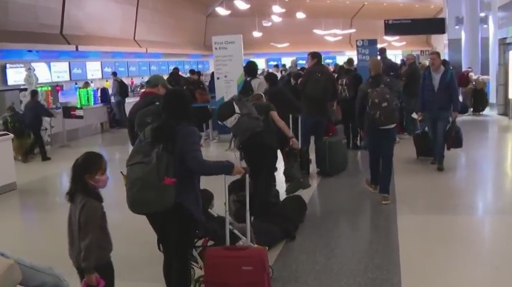 Busiest travel day at SFO; lines spilling out into terminal